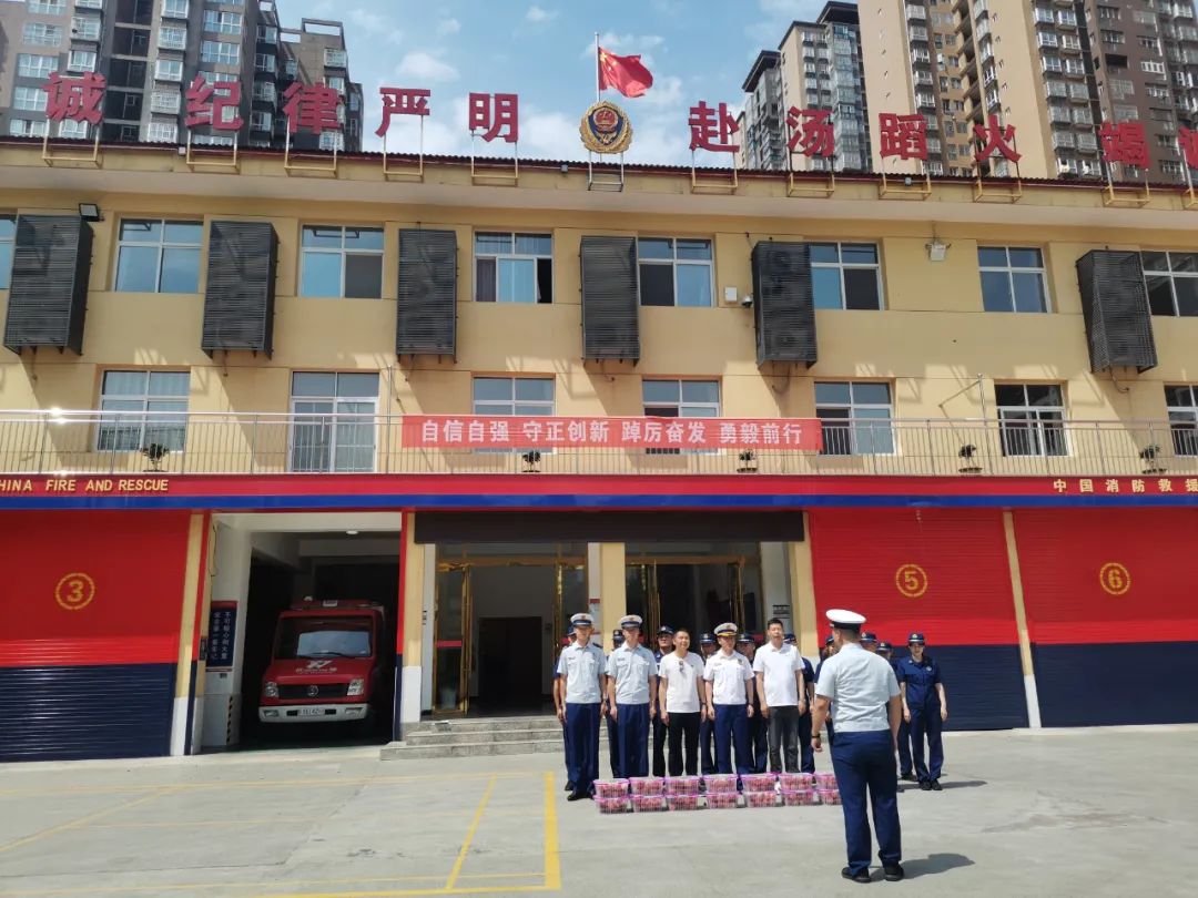 弘扬双拥传统，军民共筑长城！